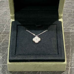 ヴァン クリーフ&アーペル スウィート アルハンブラ ペンダント ダイヤモンド 0.08ct K18ホワイトゴールド VCARO85900