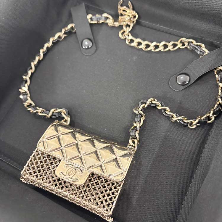 シャネル マトラッセ バッグモチーフ ネックレス レザー シャンパンゴールド金具 AB6136