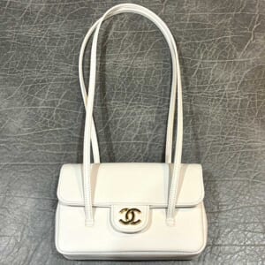 シャネル ストラップ クラッチ バッグ 白 キャビアスキン ゴールド金具 AP5068