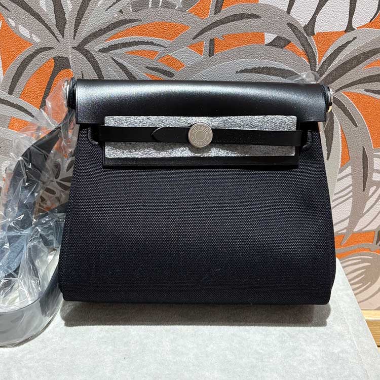 エルメス エールバッグ・ジップミニ 黒 トワルミリタリー/ヴァッシュハンター K刻印