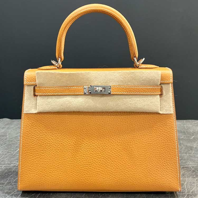 エルメス ケリー25 セリエ(外縫い) ナチュラルサブレ ナチュラルグレネ シルバー金具 K刻印