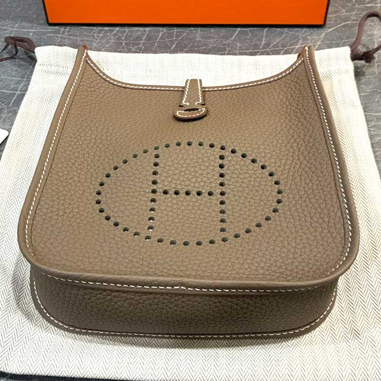 エルメス エブリンTPM エトゥープ/ブルーインディゴ トリヨンクレマンス シルバー金具 K刻印