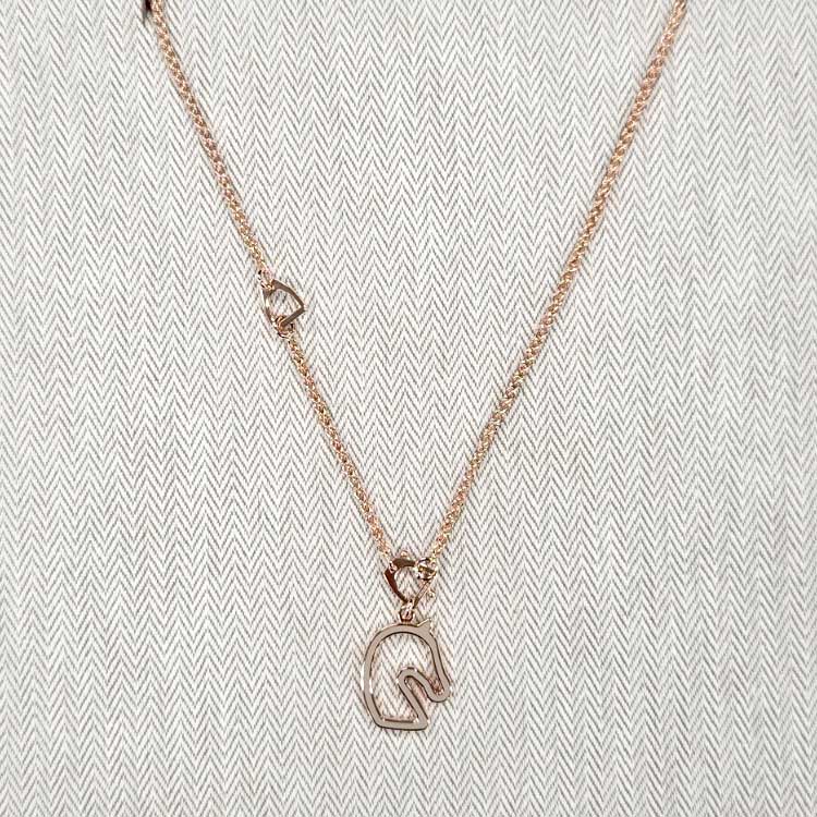 エルメストネール シュヴァル ネックレス