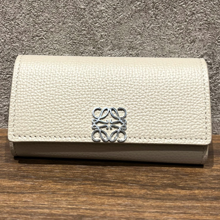 ロエベ アナグラム 6連キーケース ベージュ レザー シルバー金具 C821K92X01