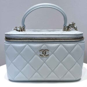 シャネル ヴァニティケース ライトブルー ラムスキン シャンパンゴールド金具 AP2199