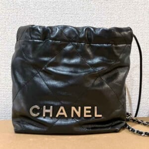 シャネル シャネル22 ミニ ハンドバッグ ブラック シャイニーカーフスキン シルバー金具 AS3980