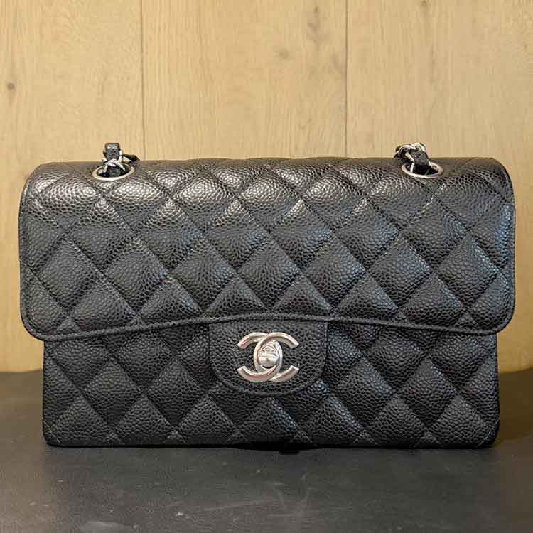 シャネル マトラッセ23 Wフラップ チェーンショルダーバッグ 黒 キャビアスキン シルバー金具 A01113