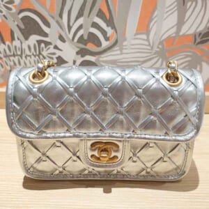 シャネル ミニフラップバッグ シルバーメタリック カーフスキン シルバー金具 AS4797